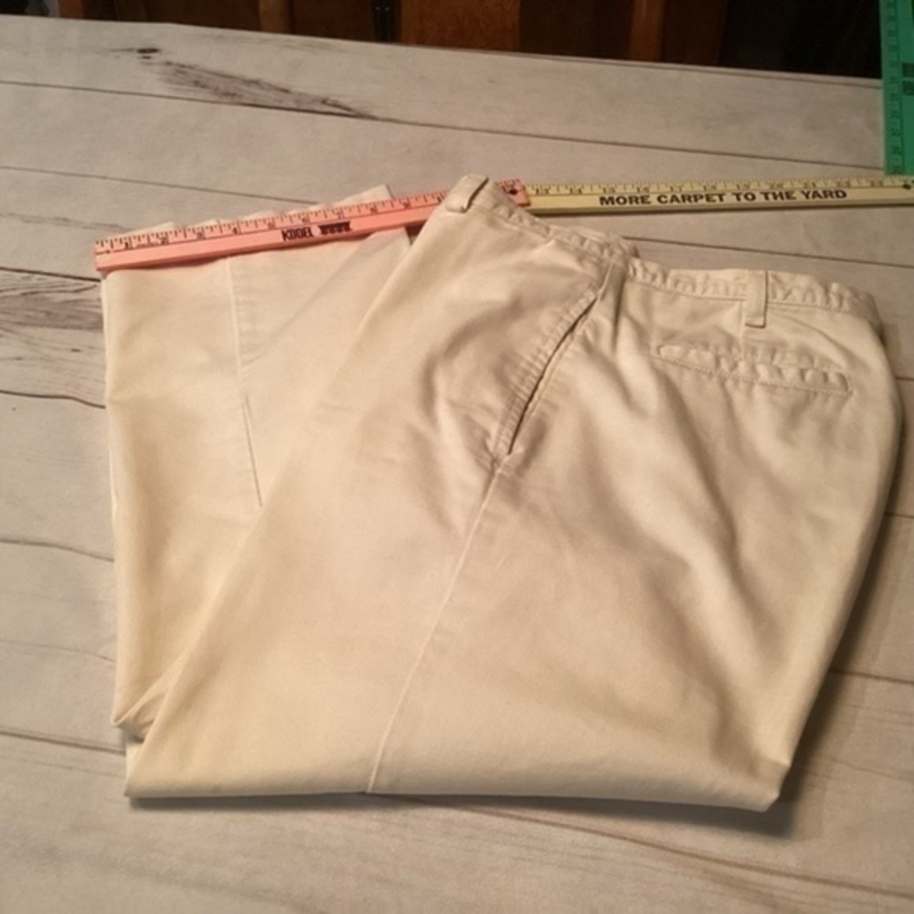 Lee Woman’s Khaki Pants Size 10 Short